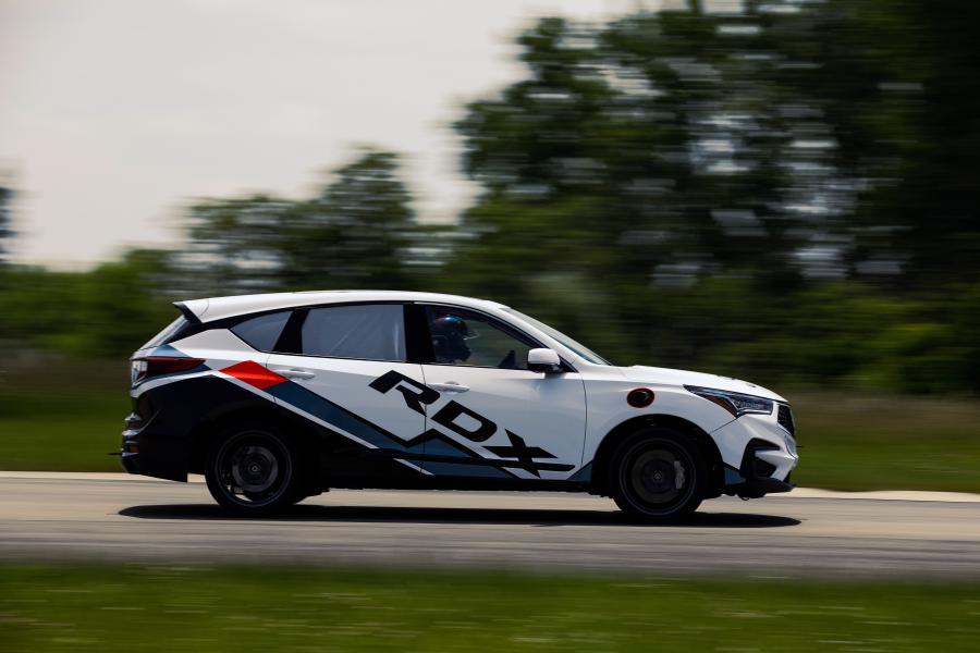  Acura RDX A-Spec Pikes Peak 2019 года  (фото 2 из 4)